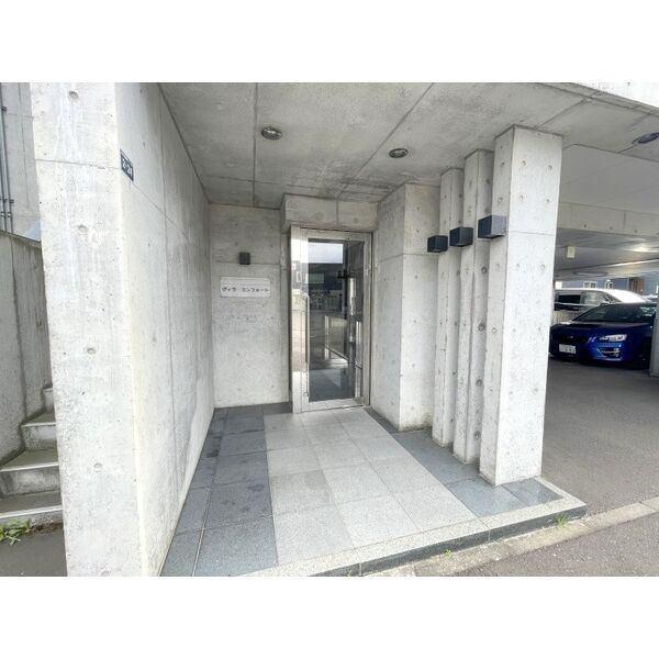 札幌市東区北十六条東マンション エントランス