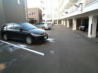 札幌市西区発寒六条マンション 駐車場