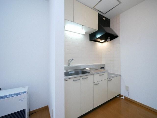 札幌市中央区南八条西アパート キッチン