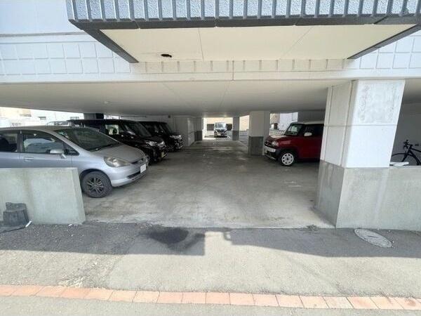札幌市白石区本通マンション 駐車場