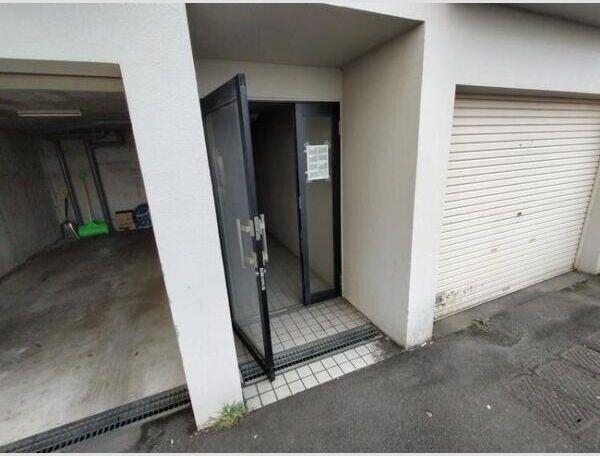 札幌市豊平区豊平四条アパート エントランス