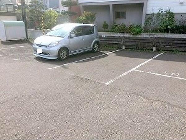 ロジュマン・エスポワールⅧ 駐車場
