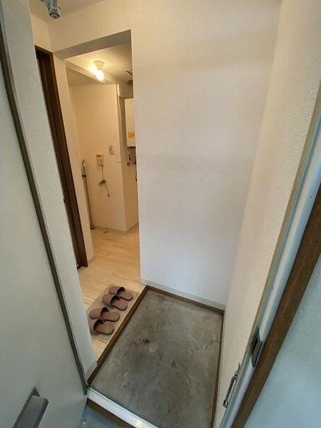 札幌市中央区南九条西アパート 玄関
