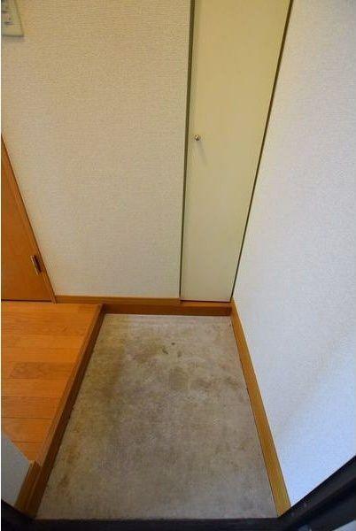 札幌市中央区南八条西アパート 玄関
