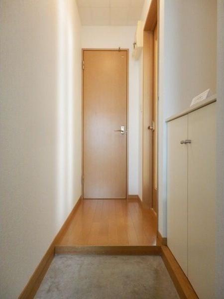 札幌市中央区南八条西アパート 玄関