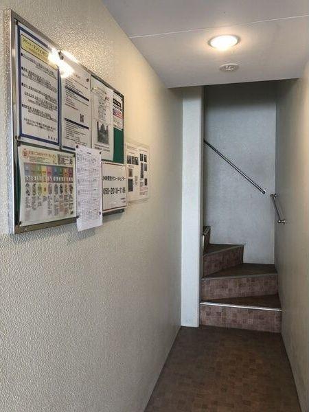札幌市中央区南四条西アパート ロビー