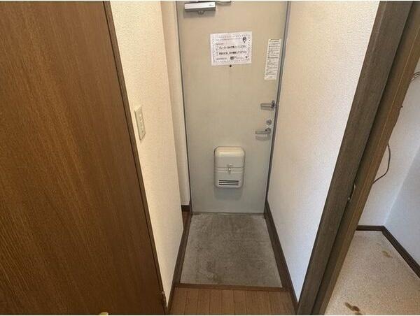 札幌市豊平区豊平四条アパート 玄関