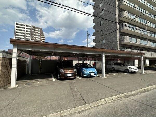 インペリアル山鼻 駐車場