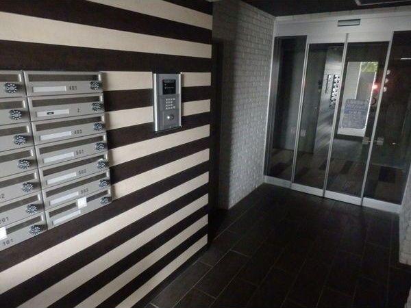 札幌市中央区南九条西マンション エントランス