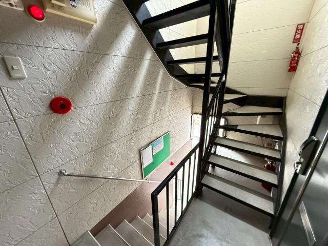 札幌市中央区南九条西アパート ロビー