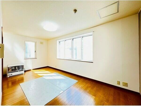 札幌市中央区南七条西アパート リビング
