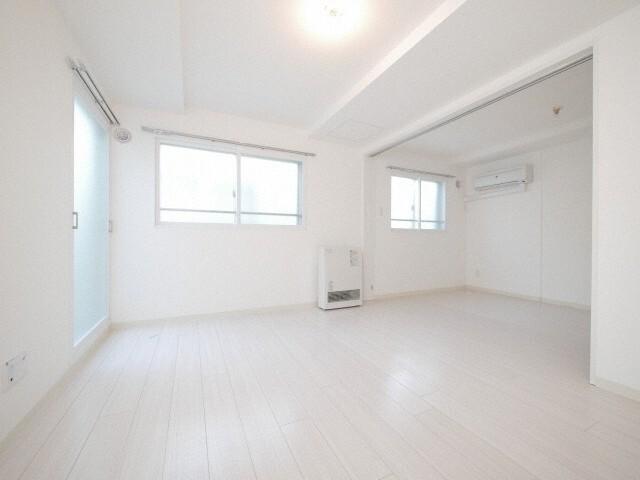 札幌市中央区南七条西マンション リビング