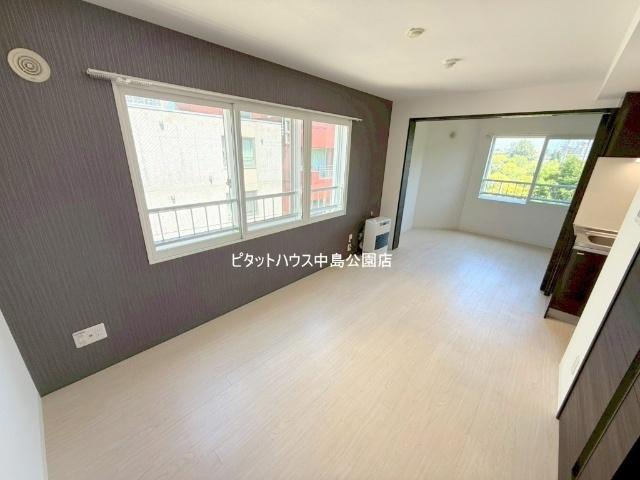 札幌市中央区南十五条西マンション リビング