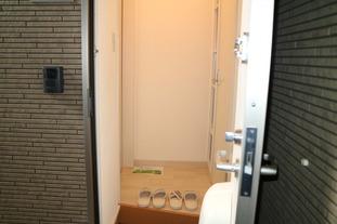 札幌市中央区南十六条西アパート 玄関
