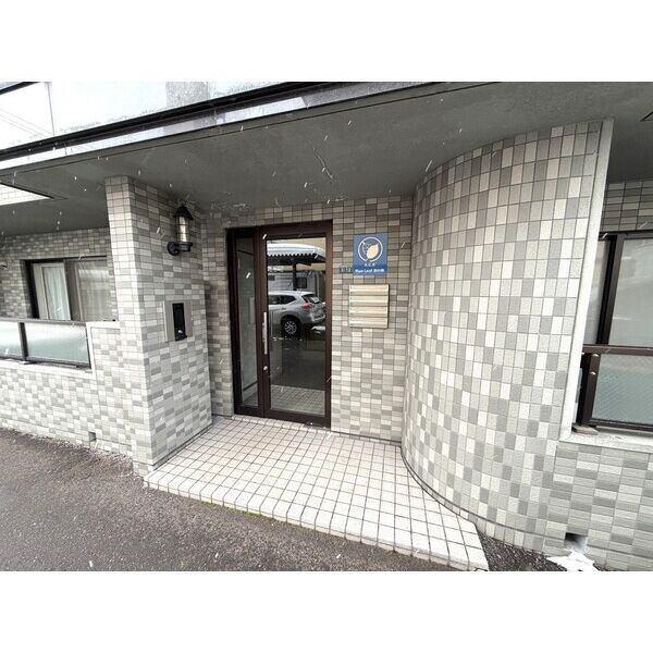 ブルーリーフ宮の森 エントランス