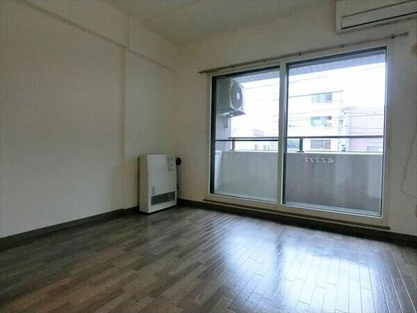 札幌市中央区南十四条西マンション リビング