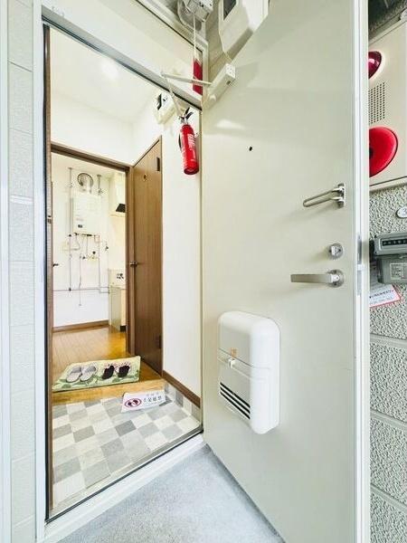 札幌市豊平区平岸二条アパート 玄関