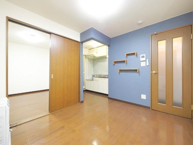 札幌市中央区南七条西アパート リビング