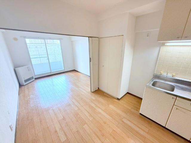 札幌市中央区北六条西マンション リビング