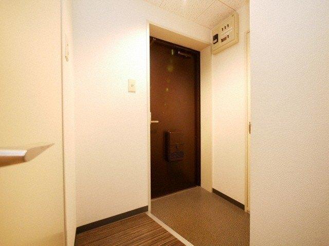 ハイエスト中の島 玄関
