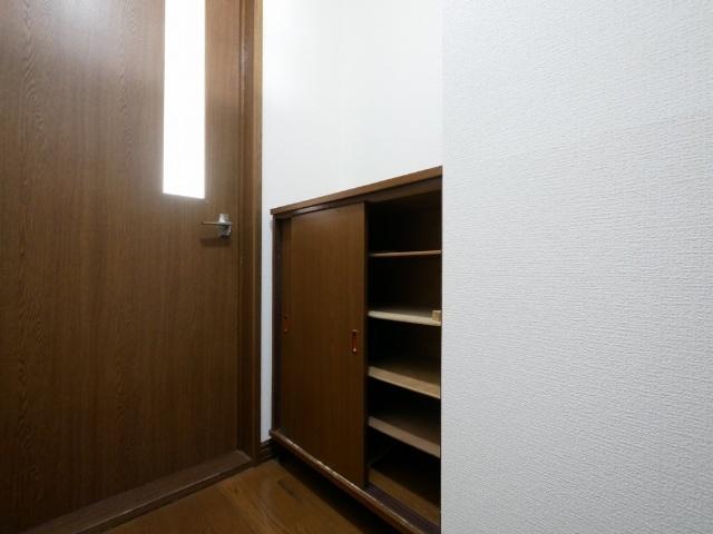 ポールスタードムス 玄関