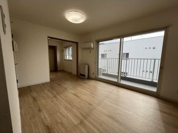 札幌市中央区南十七条西マンション リビング