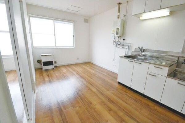 札幌市東区伏古十三条アパート リビング