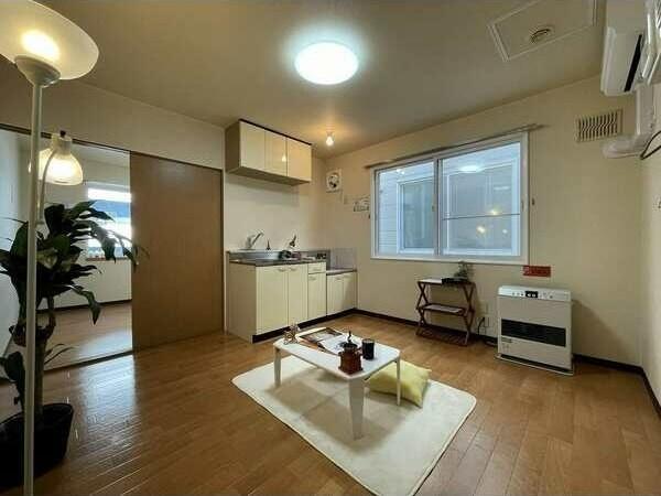 札幌市中央区南八条西アパート リビング
