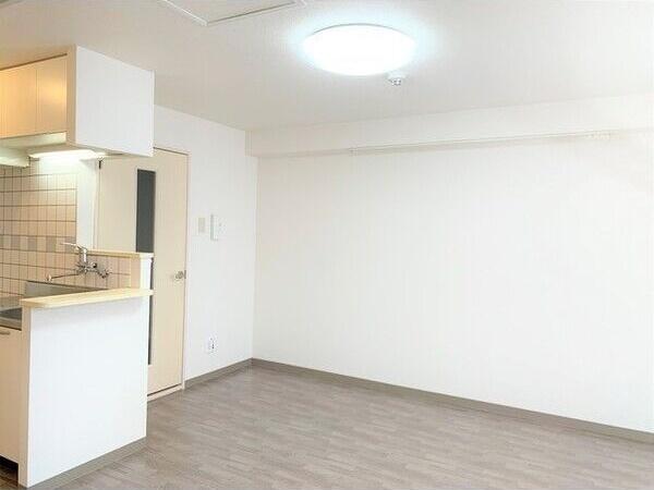 札幌市中央区南八条西マンション リビング