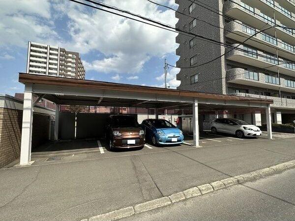 インペリアル山鼻 駐車場
