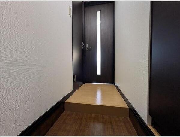 札幌市中央区南九条西アパート 玄関