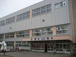 札幌市立山鼻小学校：1023m