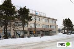 札幌市立北小学校：978m