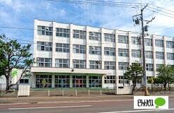 札幌市立白楊小学校：430m