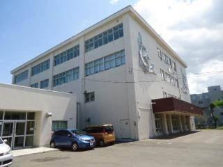札幌市立栄町中学校：423m