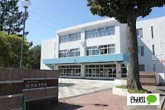 札幌市立北野台中学校：1057m