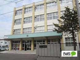 札幌市立白石中学校：311m