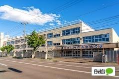 札幌市立北光小学校：584m