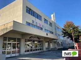 札幌市立新琴似小学校：573m