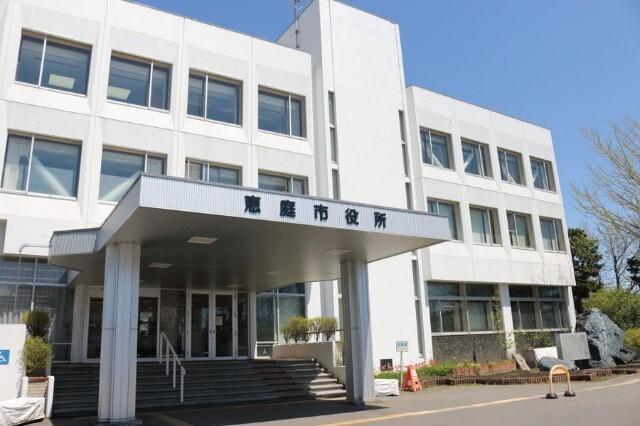 恵庭市役所：305m