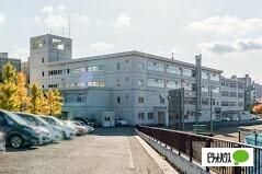 札幌市立厚別南中学校：818m