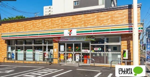 セブンイレブン札幌南平岸店：436m