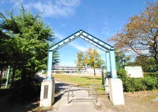 富谷市立あけの平小学校：782m