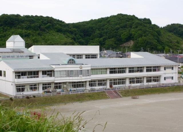 仙台市立泉松陵小学校：607m