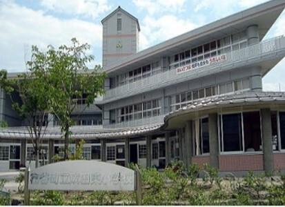 富谷市立成田東小学校：565m