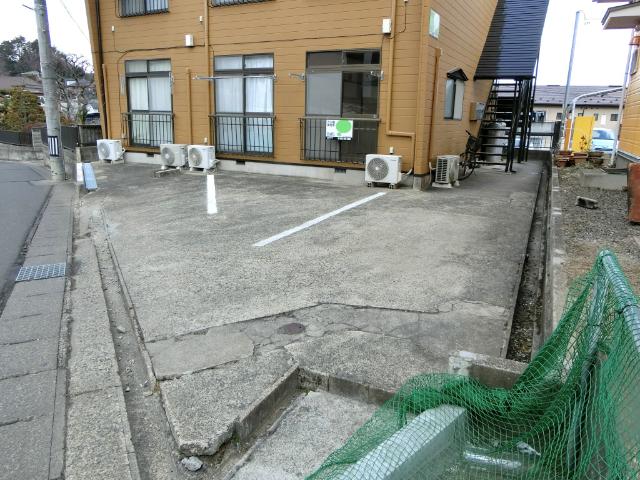 ビバ山手町（201） 駐車場