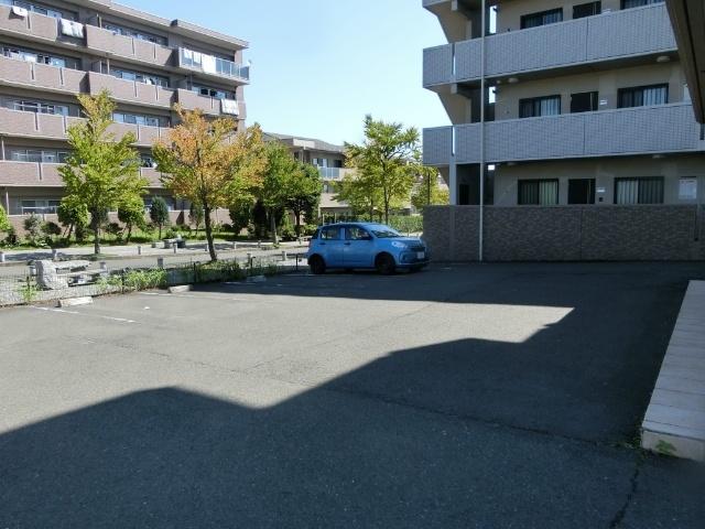 クレ・ド・ボヌール（303） 駐車場