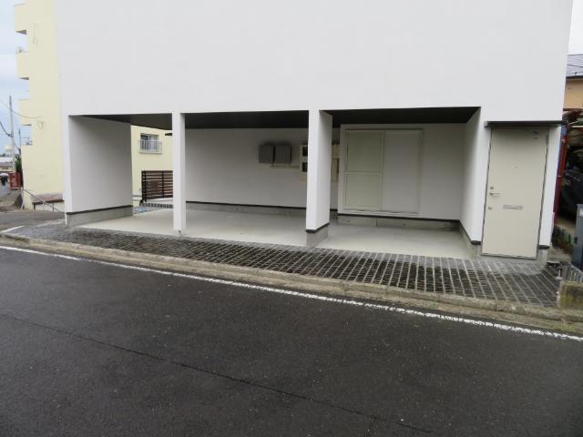 Casa shiogama（Beni） 駐車場
