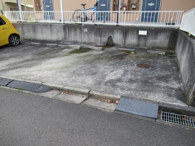 アビーロード中山（102） 駐車場