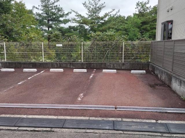 桜ケ丘7丁目辻本貸家（2F） 駐車場